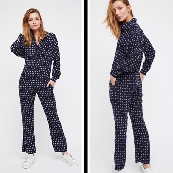 Free People Jump On It Jumpsuit Navy Blue 100% Rayon Long Sleeve Size XS - Picture 1 of 7